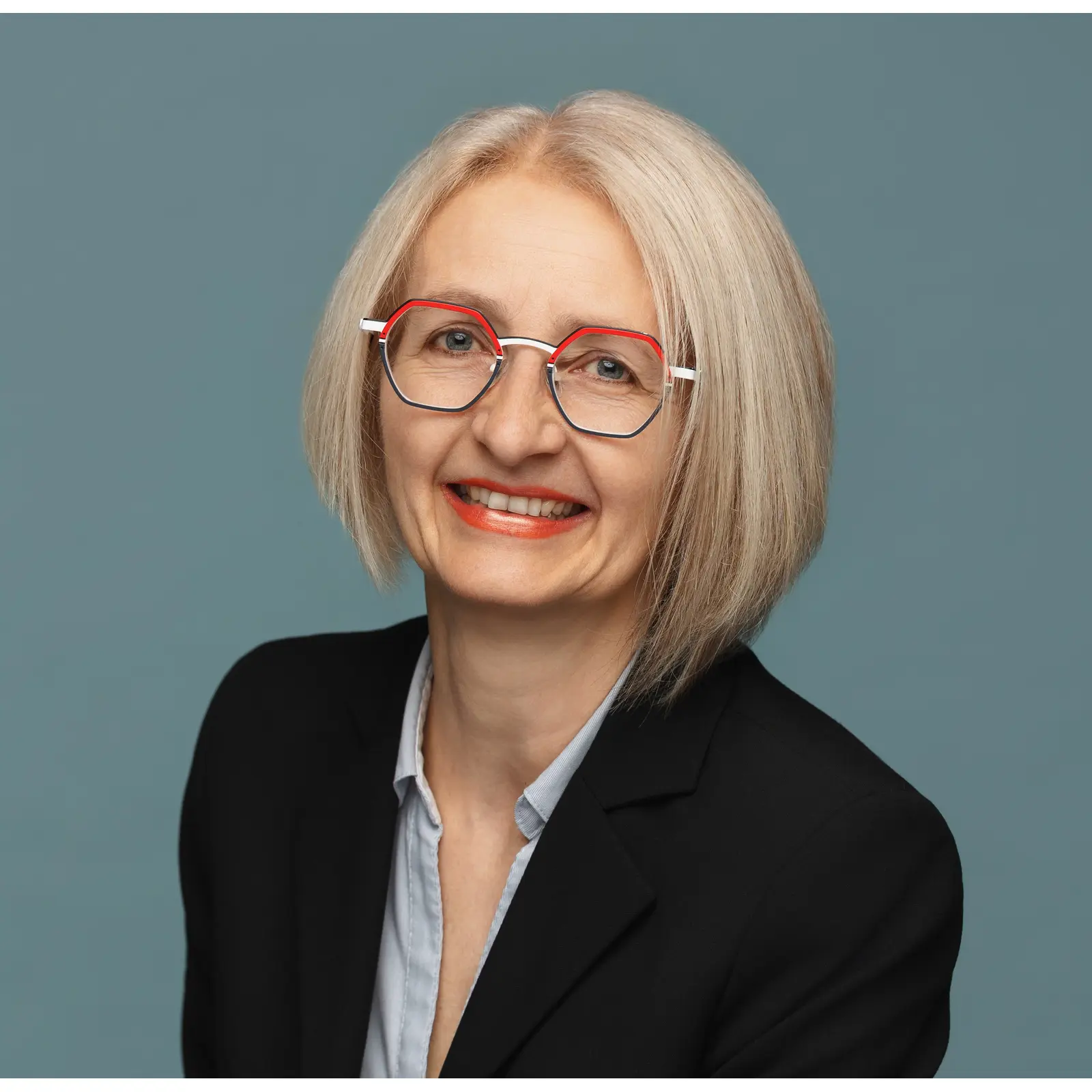 Porträt von DI Denise Flor