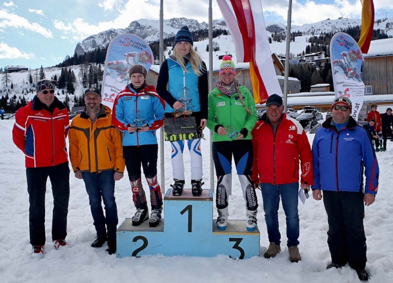 © PHOTO PLOHE 2045 Siegerehrung Damen Slalom