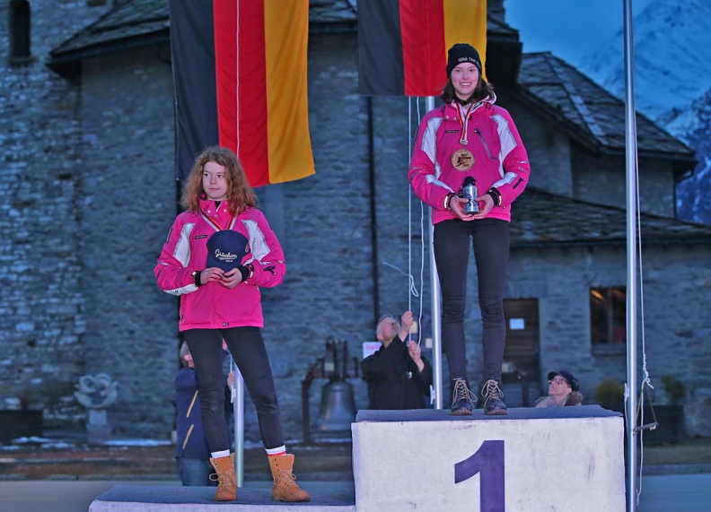 ©_PHOTO_PLOHE_3914_Siegerehrung Super-G Jugend weiblich.jpg
