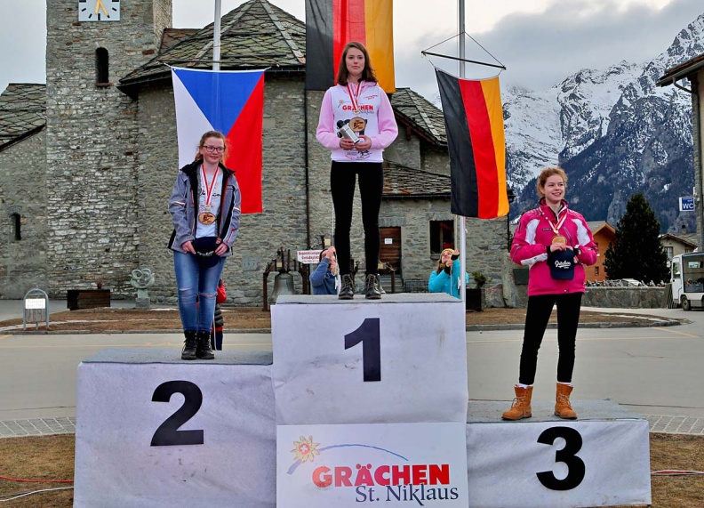 © PHOTO PLOHE 5098 Siegerehrung Slalom Jugend weiblich