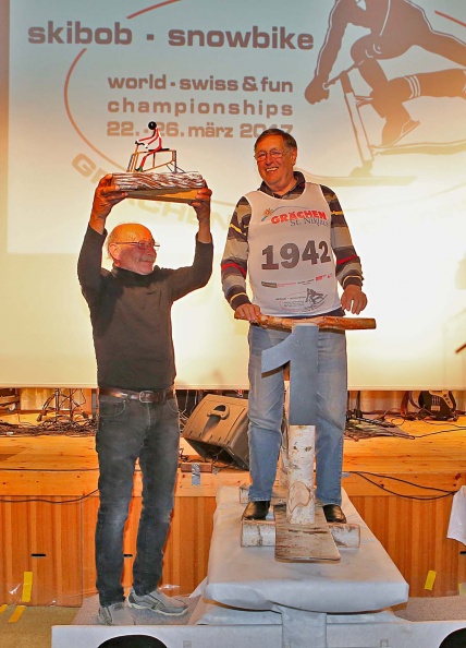 ©_PHOTO_PLOHE_6106_Ehrung von Hofer Heimo durch Zulliger Willi.jpg